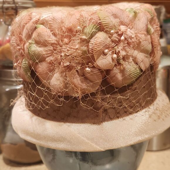 Vintage Pillbox Floral Hat with Netting Union Made - Picture 3 of 7